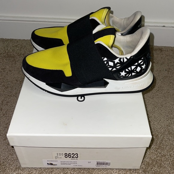 Givenchy - Picture 2 of 5